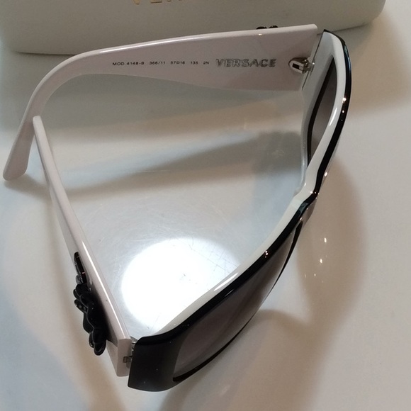 AUTHENTIC Black Flowers Versace Sunglasses - Picture 5 of 6